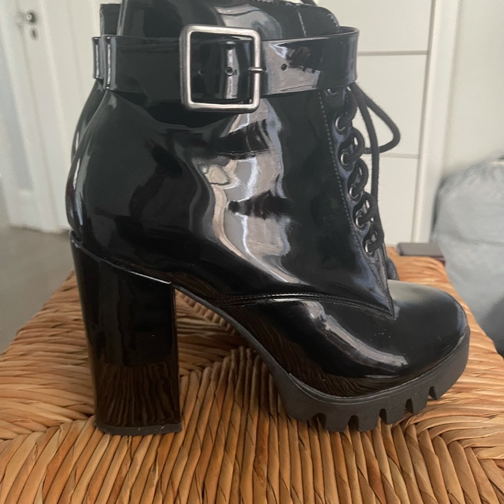Combat boots